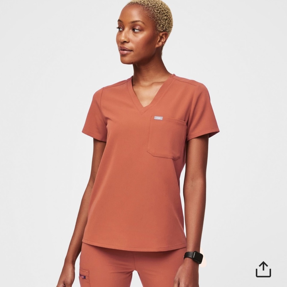 - Figs NWT Terracotta Scrub Set. Size S. TALL Yola Pants ,Size S. One Pocket Top
